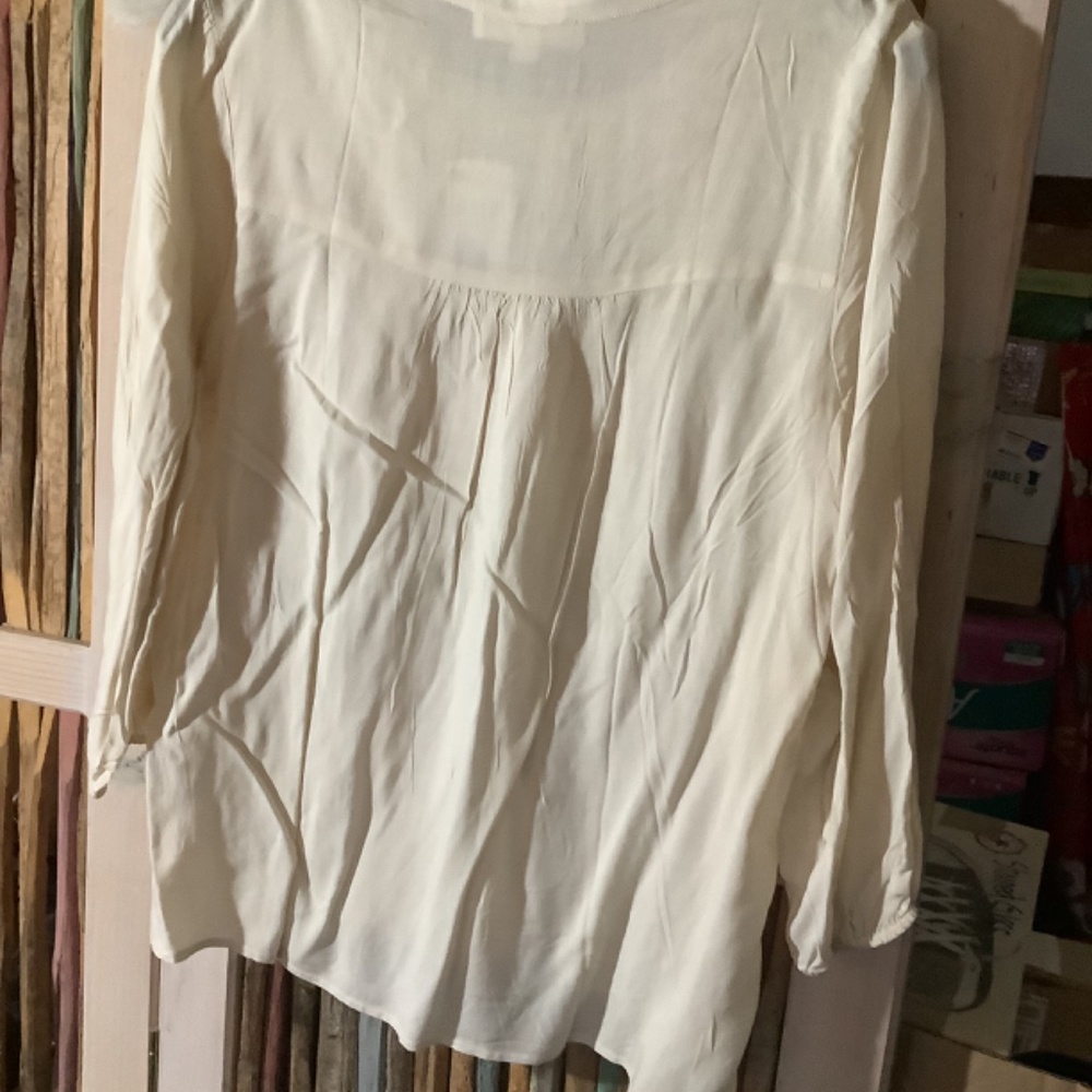 Cream button down blouse - Picture 3 of 5